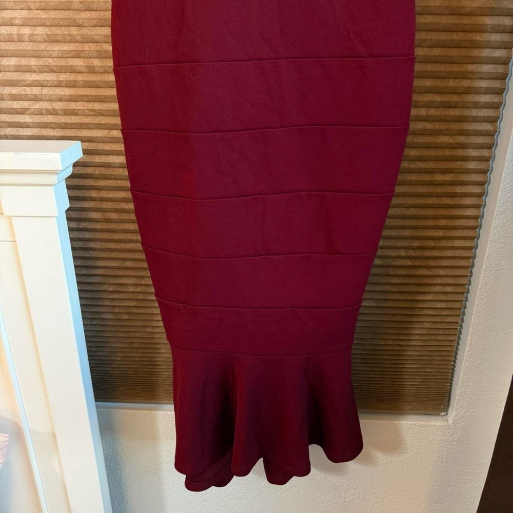Emerald Sundae Womens Banded Bodycon Dress with v-neckline in burgundy/red - Picture 3 of 6